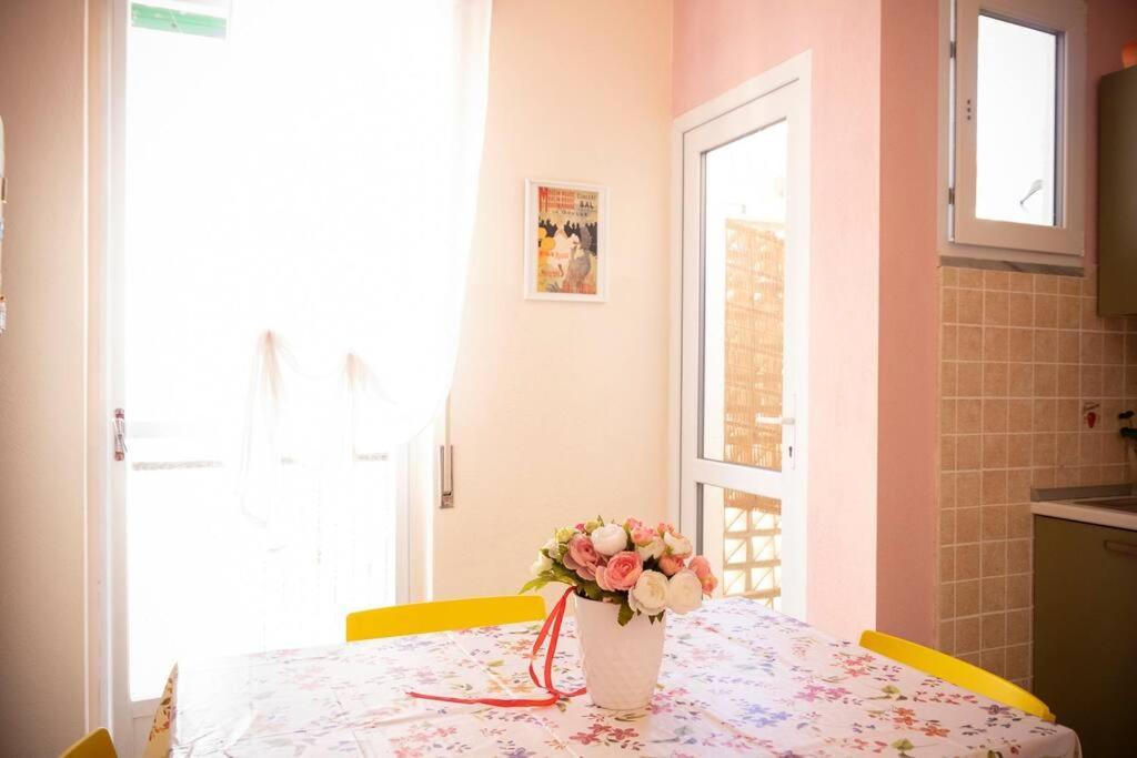 Pop In! Sunny 2Bdr Apt Cagliari Near The Beach Exterior photo